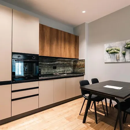 Day Lux Apartamento Sarandë